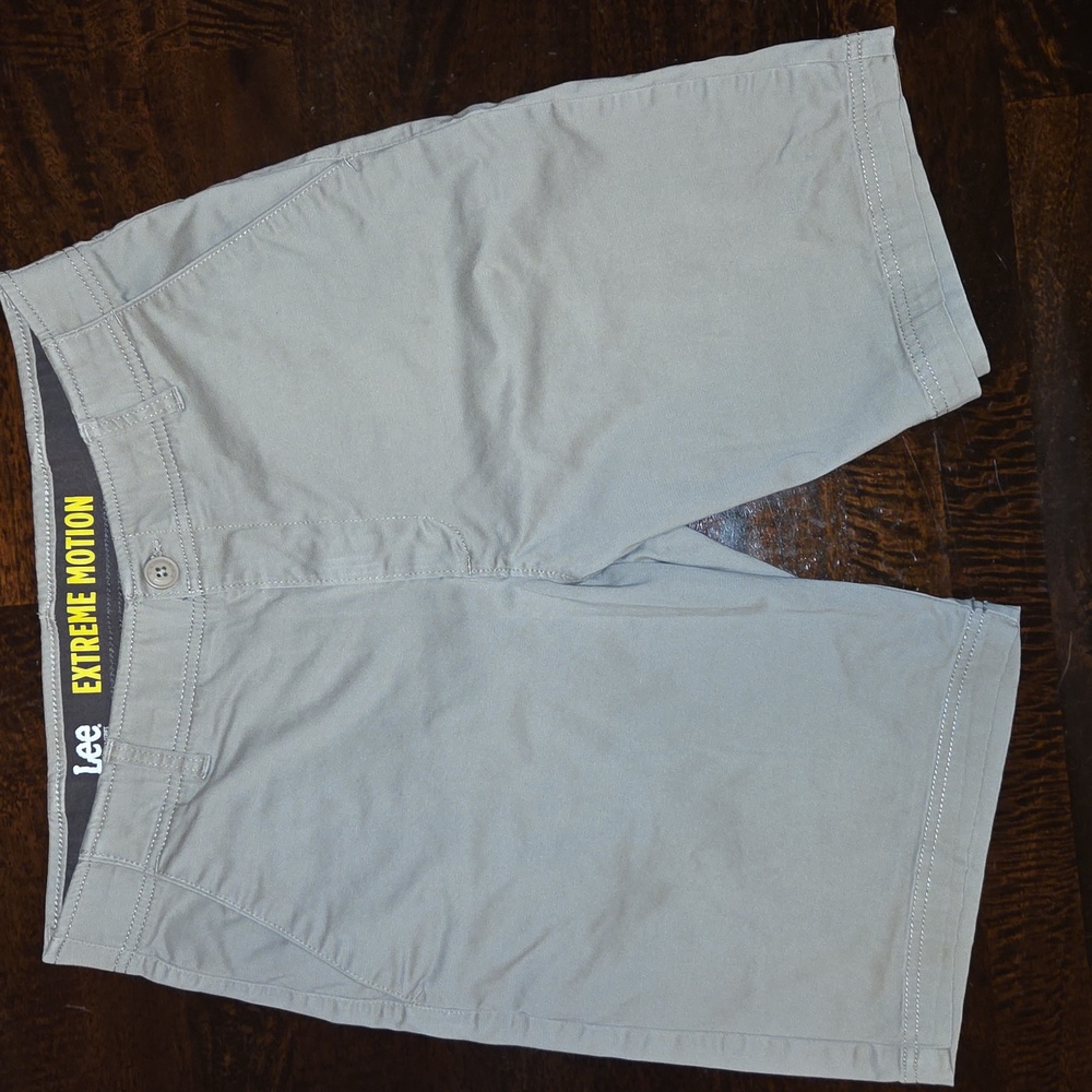 Lee Men's Khaki Shorts ( 33)
